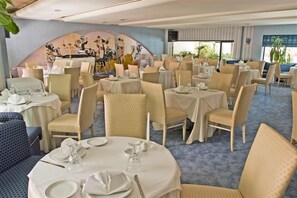 Frokost, lunsj og middag serveres