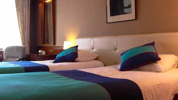 Suite, 1 lit double et 1 canapé-lit | Minibar, coffres-forts dans les chambres, bureau