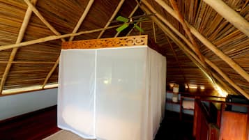 2 habitaciones, caja de seguridad en la habitación y escritorio