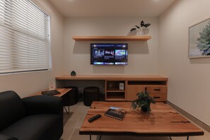 Superior Suite, Non Smoking | Living area | Flat-screen TV - The Bungalows on Shary, Mission-McAllen (Mission)