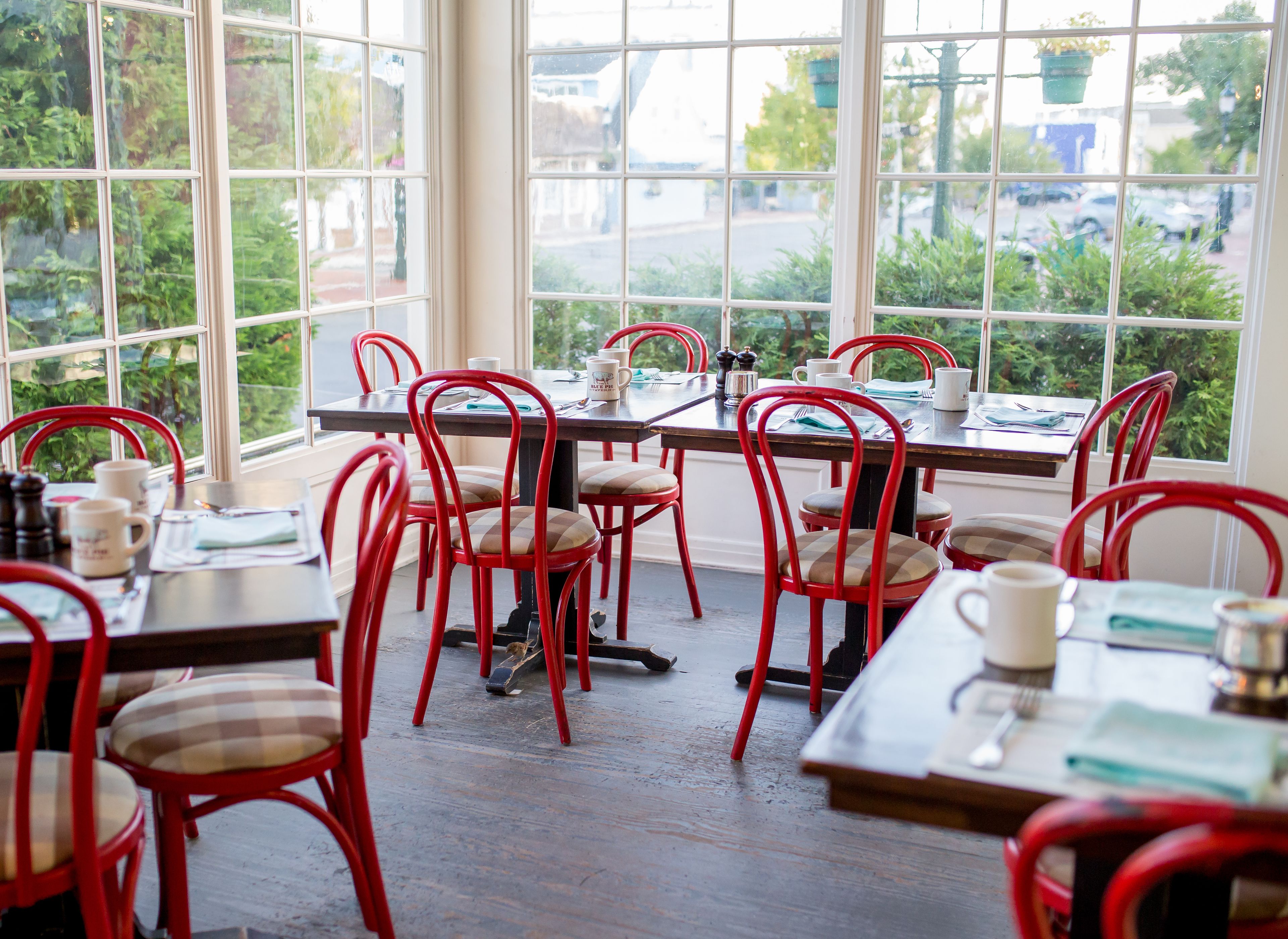 2 restaurants, breakfast served