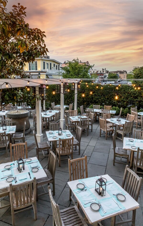 2 restaurants servant le petit-déjeuner