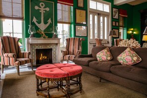 Coin salon dans le hall