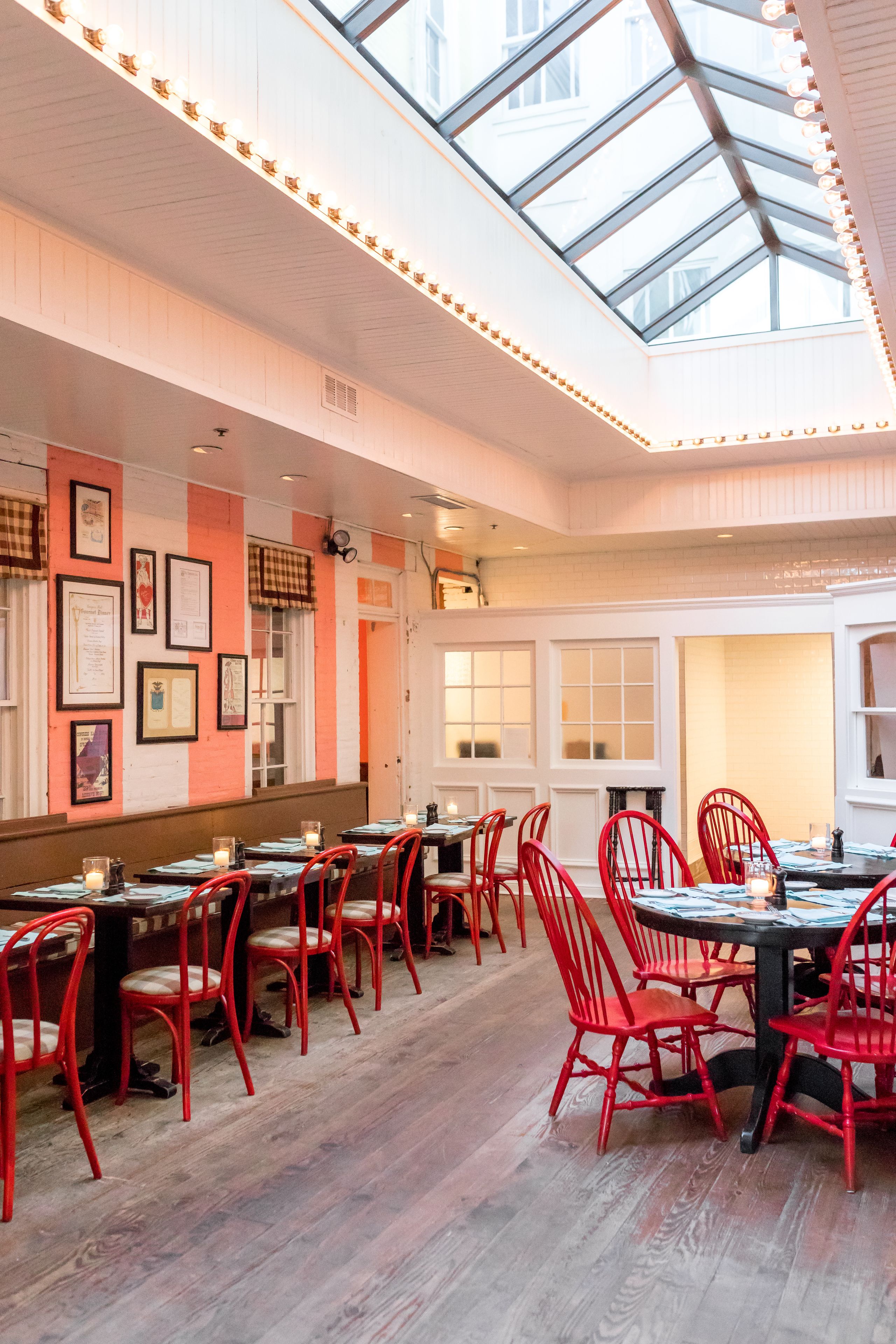 2 restaurants, breakfast served