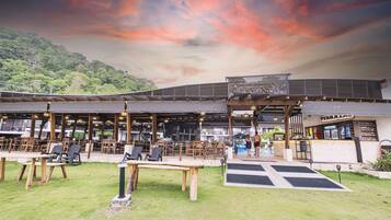 Breakfast, lunch, dinner served; international cuisine