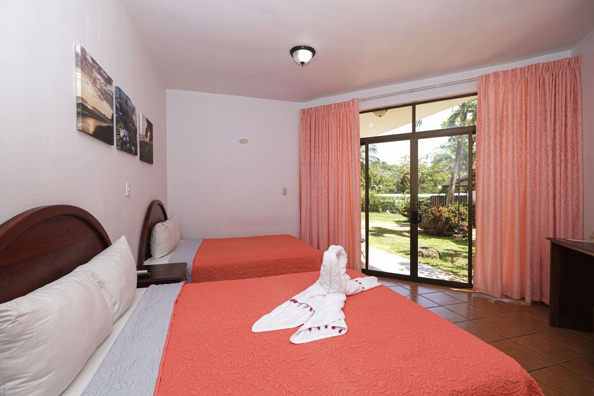 Desk, laptop workspace, WiFi (free), bed sheets