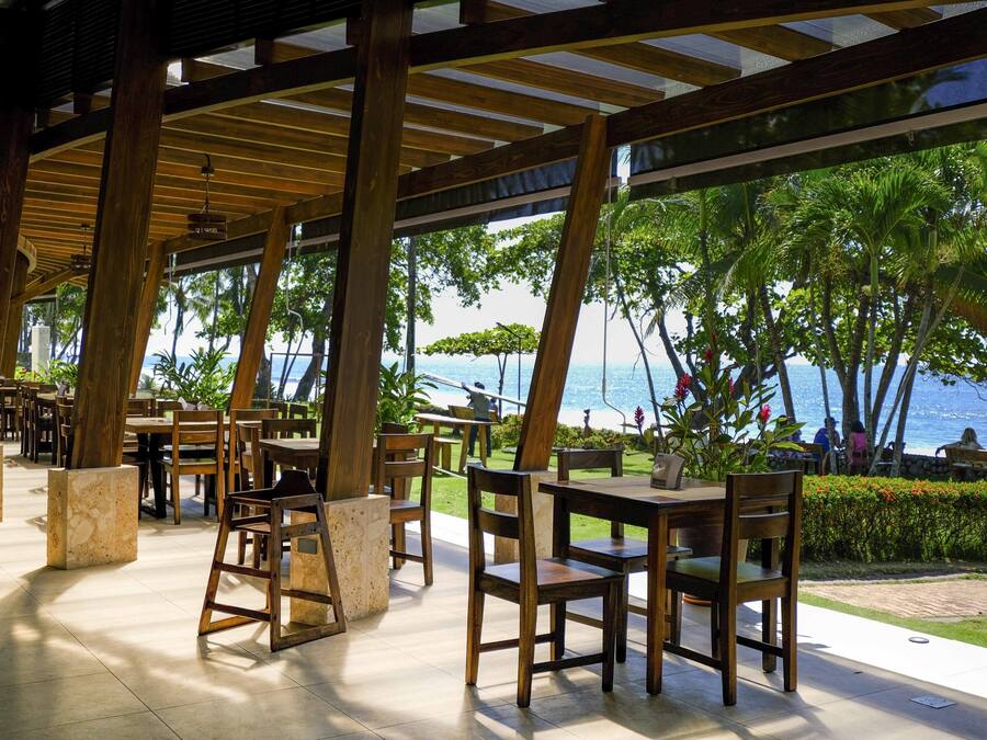 Se sirven desayunos, almuerzos y cenas; cocina internacional