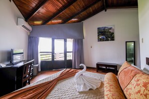 Desk, laptop workspace, free WiFi, bed sheets - Terraza Del Pacifico Hotel (Jacó)
