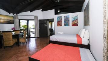 Villa, vistas a la piscina | Escritorio, espacio para trabajar con un portátil, wifi gratis