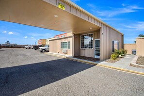 Exterior - Econo Lodge Umatilla Columbia River Area (Umatilla)