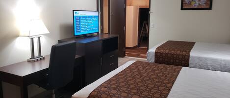 Escritorio, cortinas opacas, wifi gratis y ropa de cama