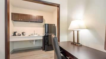 Habitación, 1 cama King size, con acceso para personas discapacitadas, para no fumadores | Escritorio, cortinas blackout, wifi gratis y ropa de cama