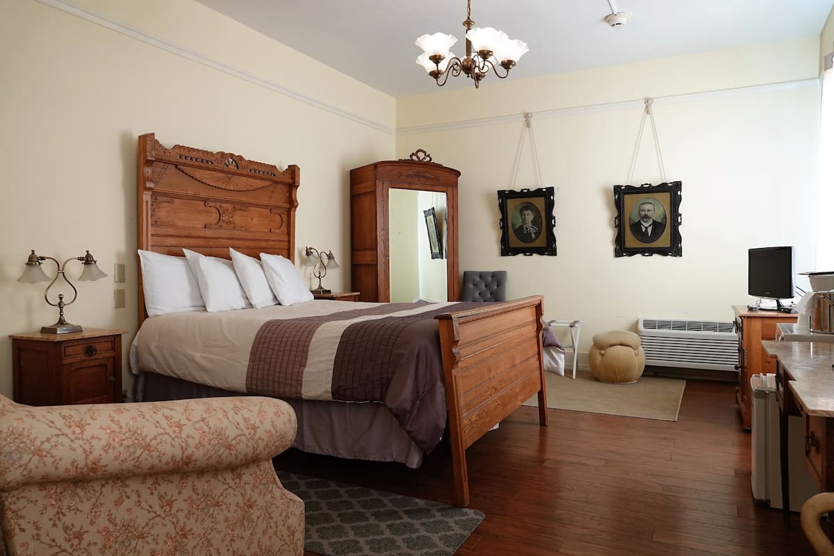 12 bedrooms, individually decorated, individually furnished, desk