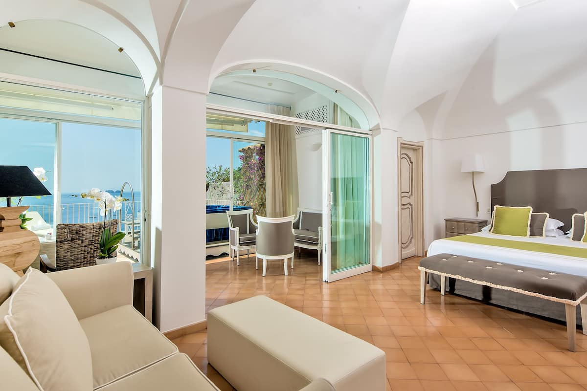 junior suite, terrace, sea view | minibar, in-room safe, individually furnished, desk