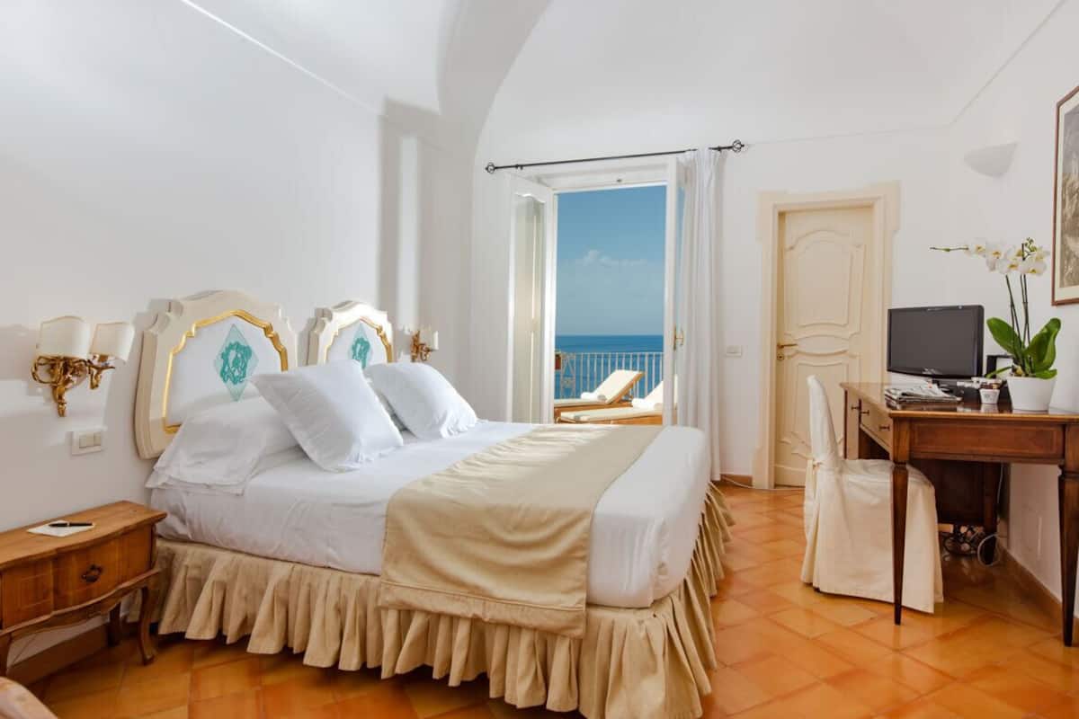 Superior Double Room, Balcony, Sea View | Minibar, in-room safe, desk, blackout drapes