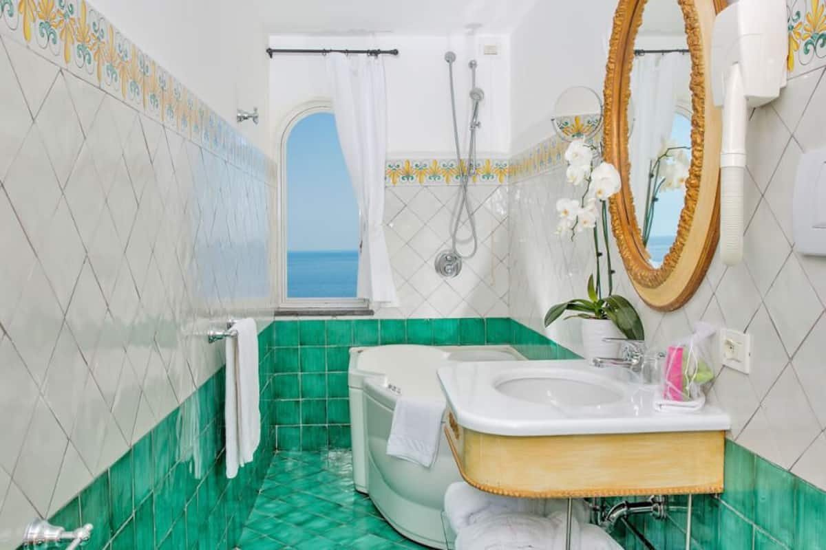 classic double room, balcony, sea view | bathroom | free toiletries, hair dryer, bidet, towels