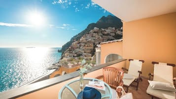 Classic Double Room, Balcony, Sea View | Minibar, in-room safe, individually furnished, desk