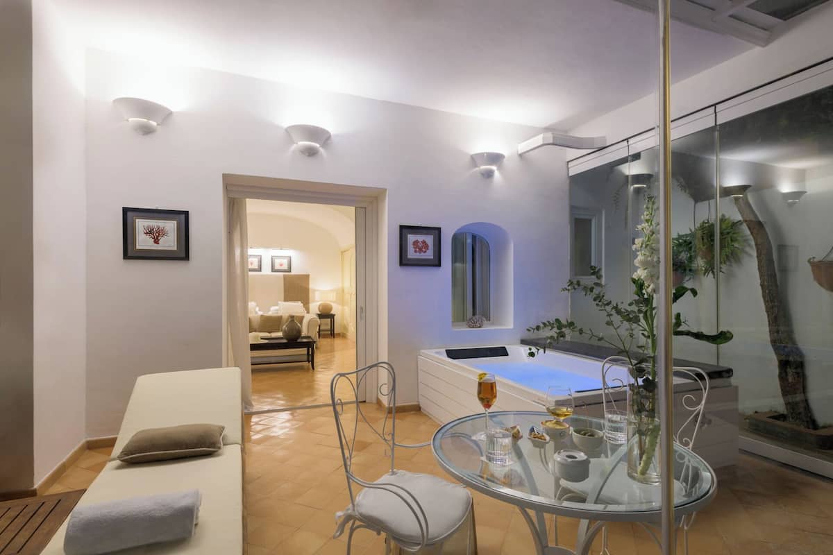 Deluxe Double Room, Patio | Minibar, in-room safe, desk, blackout drapes