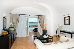 Classic Double Room, Patio | Living area | 30-cm TV with satellite channels, pay movies