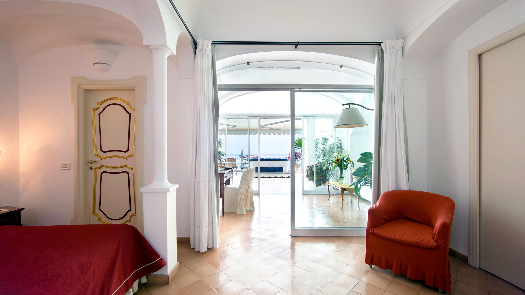 junior suite, terrace, sea view | minibar, in-room safe, individually furnished, desk