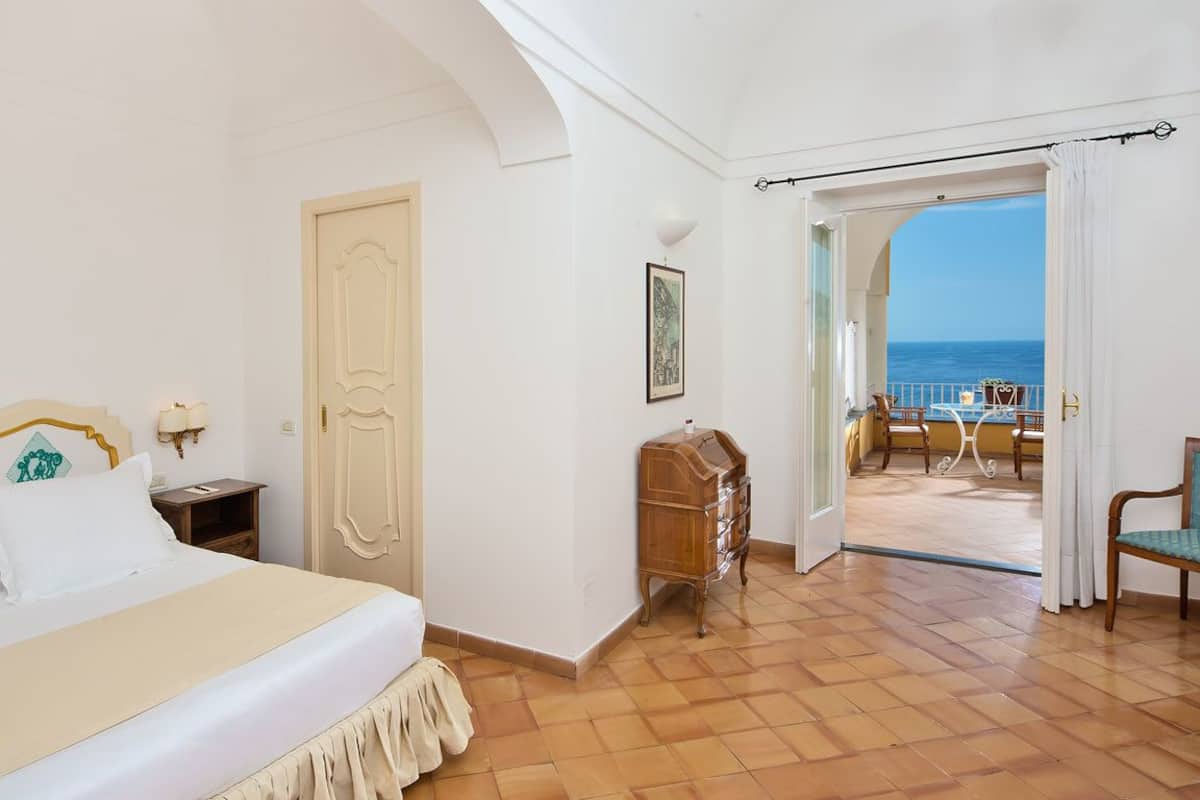 Chambre Double Supérieure, balcon, vue mer | Minibar, coffres-forts dans les chambres, ameublement personnalisé