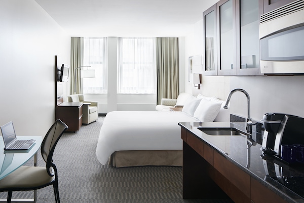 Ropa de cama de alta calidad y escritorio