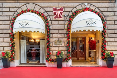 Front of property. River Palace Hotel