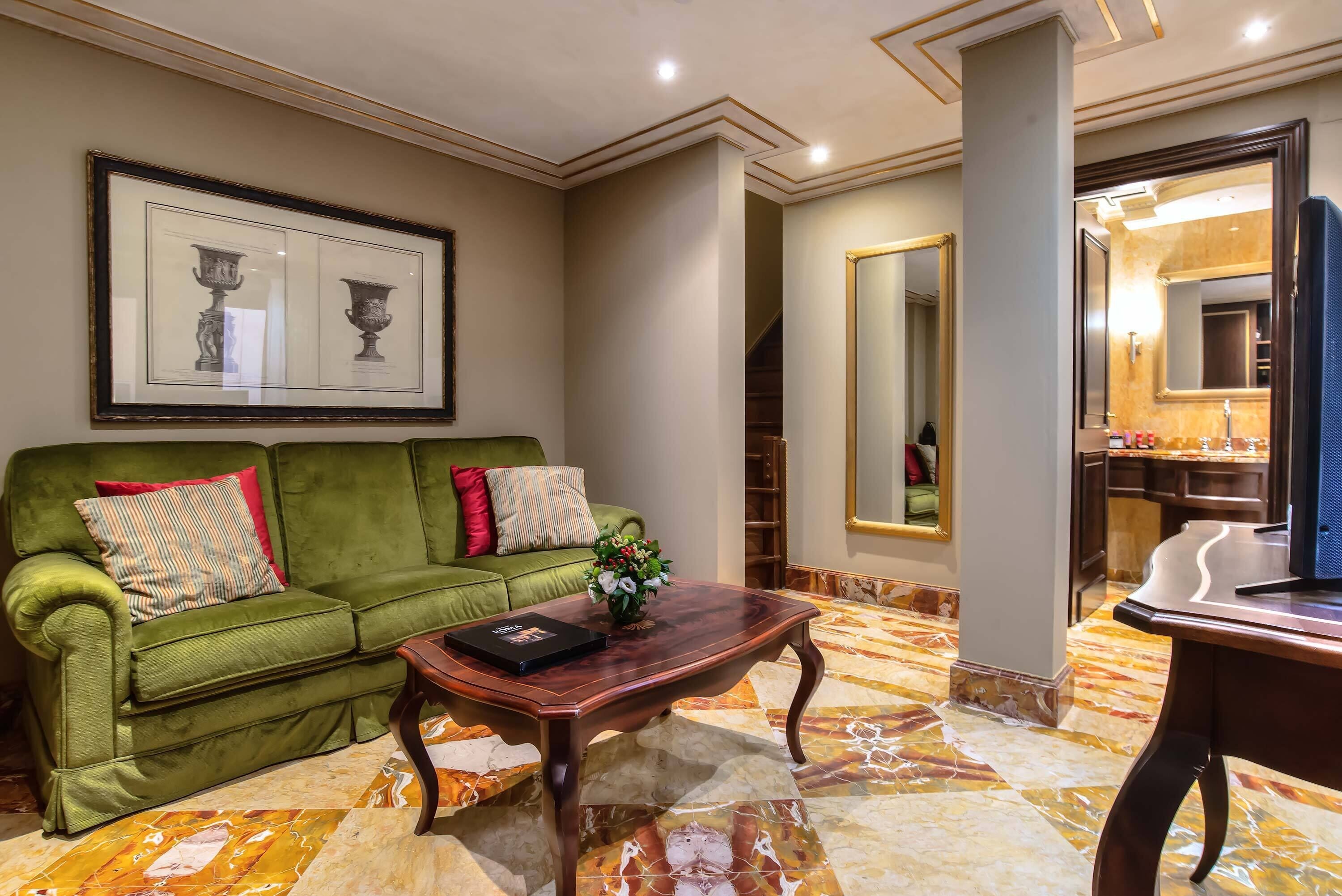 suite giulio cesare | living area | smart tv