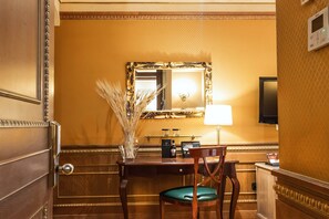 Deluxe Room | 1 bedroom, premium bedding, down comforters, minibar