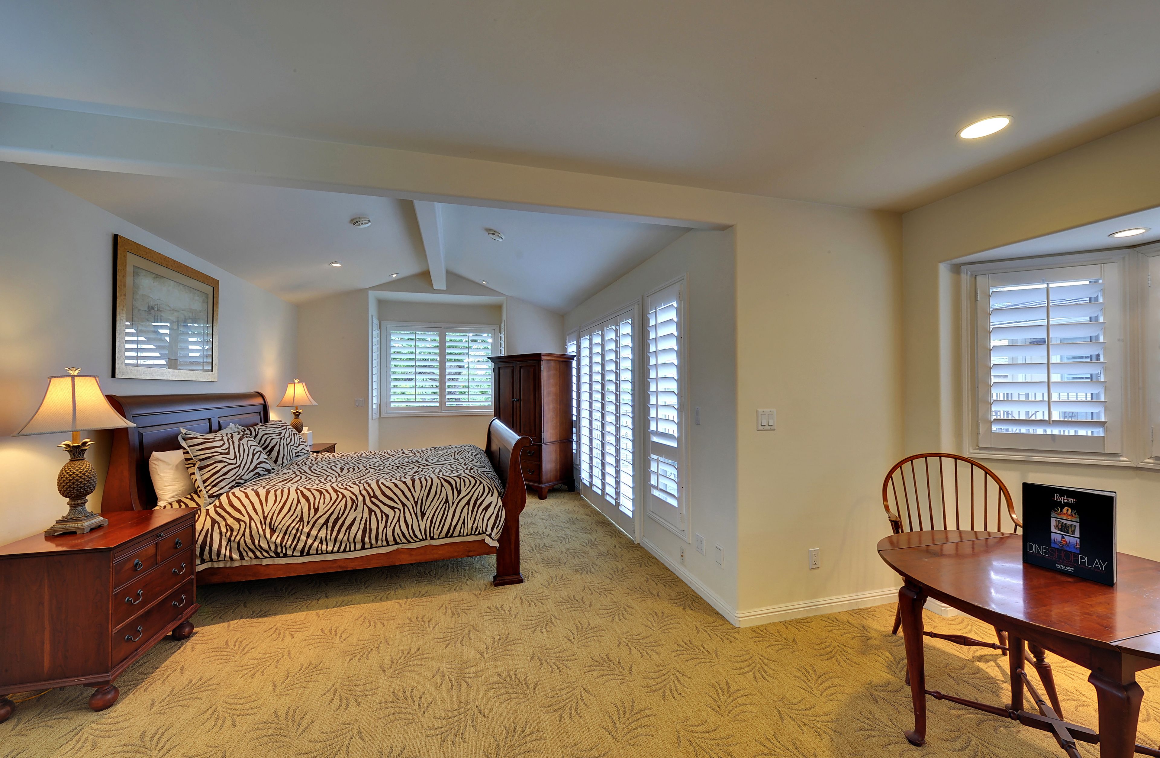 bungalow, 1 king bed (treehouse) | premium bedding, desk, laptop workspace, soundproofing