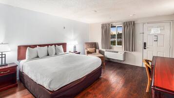 Room, 1 King Bed | Desk, iron/ironing board, free WiFi, bed sheets