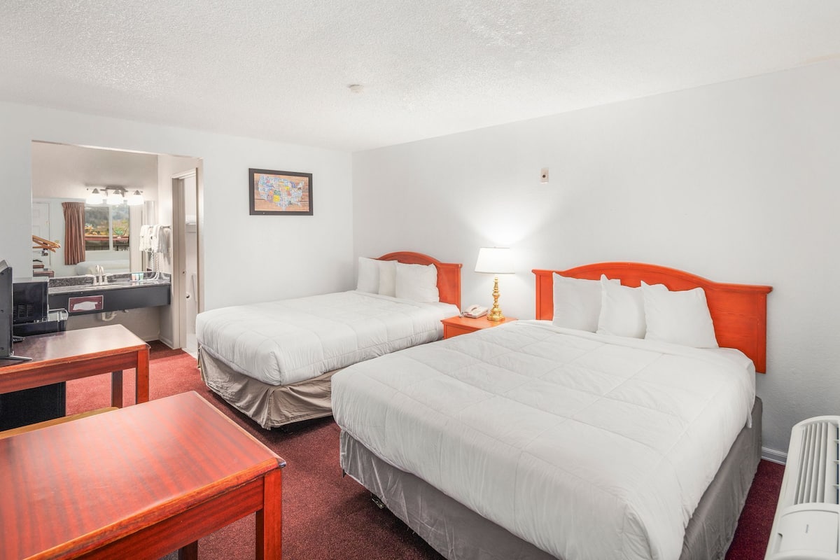 Desk, iron/ironing board, free WiFi, bed sheets