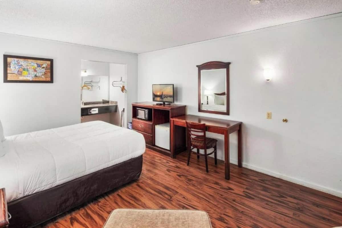 Desk, iron/ironing board, free WiFi, bed sheets