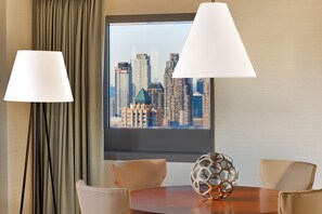 Hypo-allergenic bedding, in-room safe, desk, laptop workspace - The Westin New York at Times Square (New York)