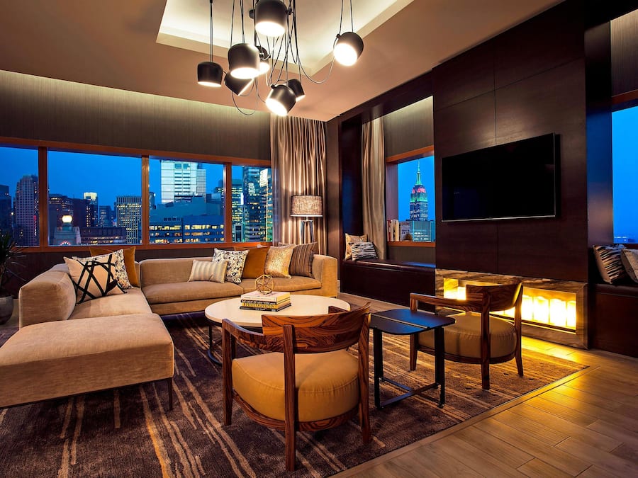 Hypo-allergenic bedding, in-room safe, desk, laptop workspace