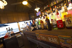 Poolside bar - SpringHill Suites Pensacola Beach (Pensacola Beach)