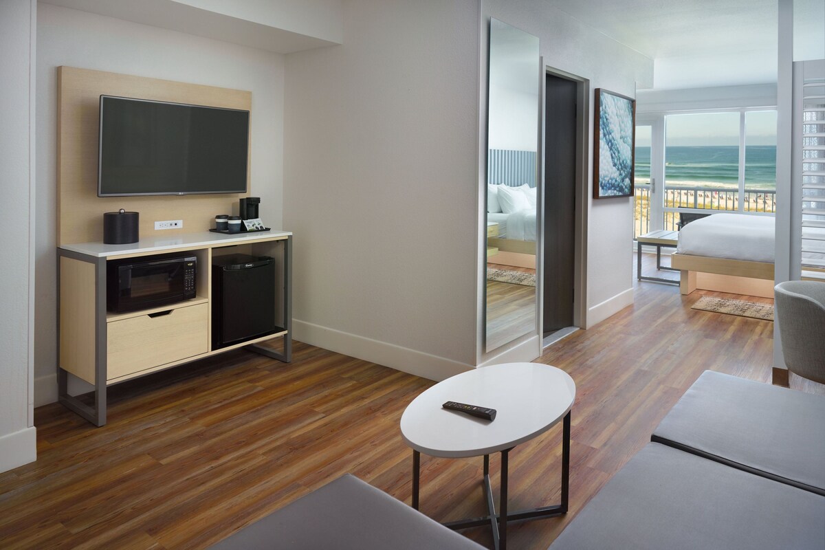 1 bedroom, in-room safe, iron/ironing board, WiFi (free)