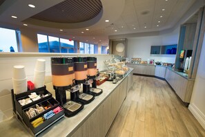 Buffet déjeuner gratuit tous les jours