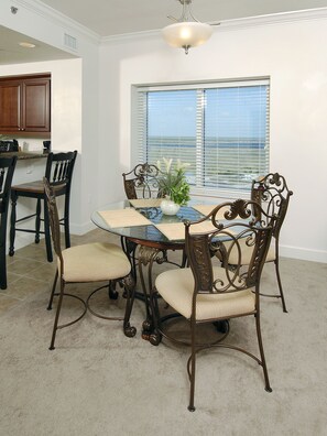 Condo, 2 Bedrooms, 2 Bathrooms, Sea Facing | In-room dining