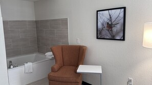 Studio Suite, 1 King Bed, Non Smoking | Bathroom