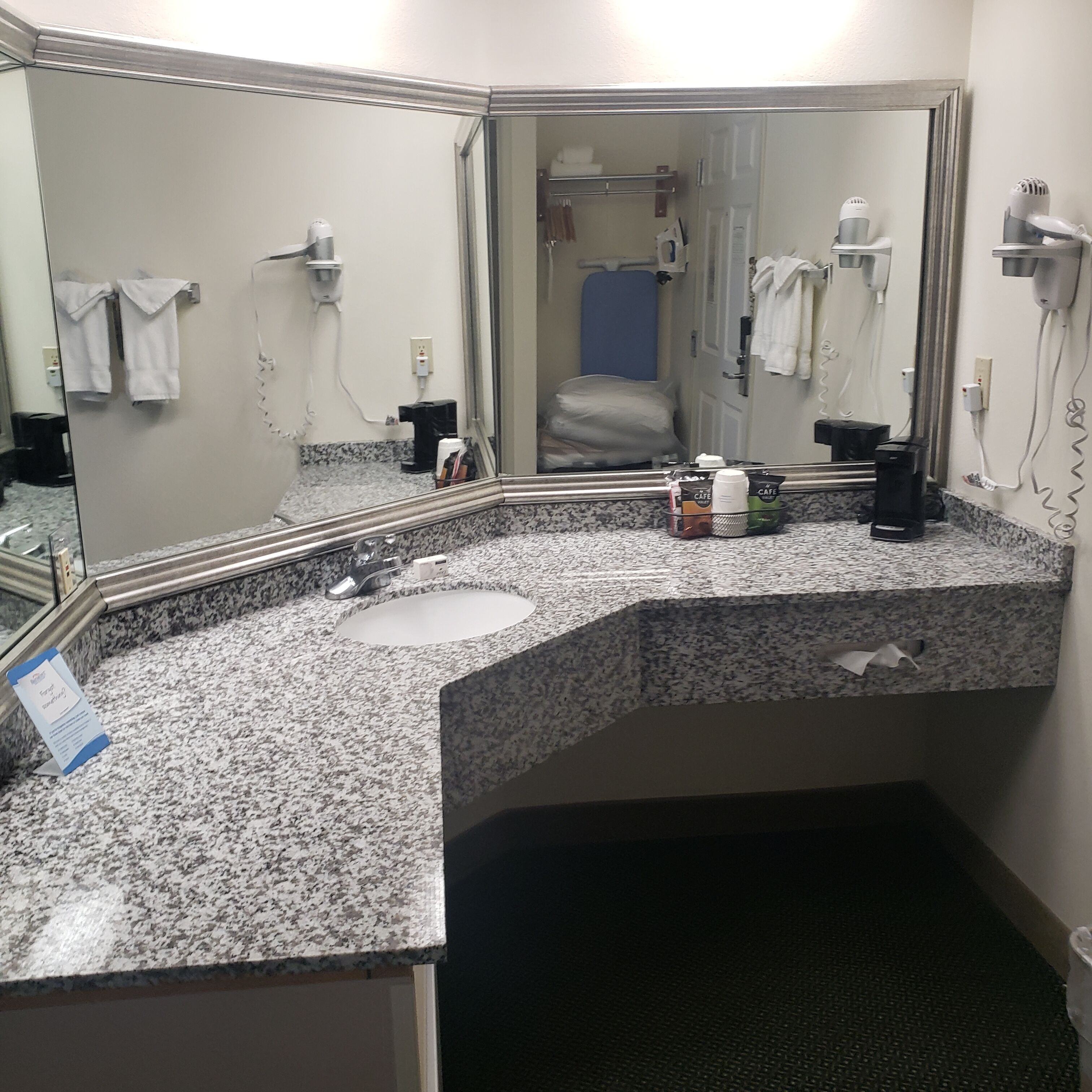 suite, 1 king bed, jetted tub | iron/ironing board, free cots/infant beds, free wifi, bed sheets