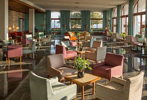 2 bars/lounges, poolside bar, beach bar
