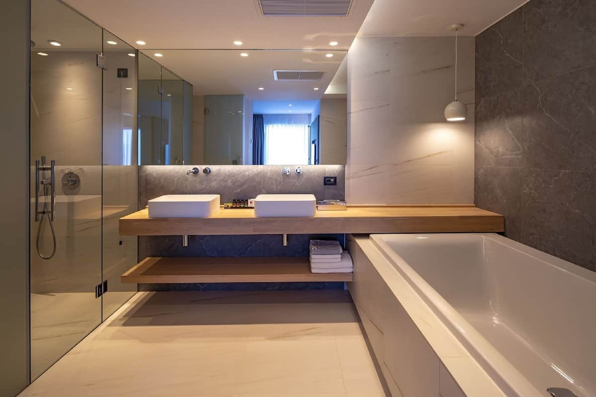 bathtub, free toiletries, hair dryer, towels