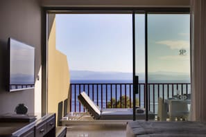 Executive Room, Sea View (Plus) | Minibar, in-room safe, desk, laptop workspace
