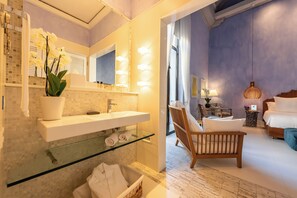 Romantic Suite | Bathroom