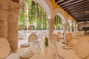 Desayuno bufé gratuito y diario