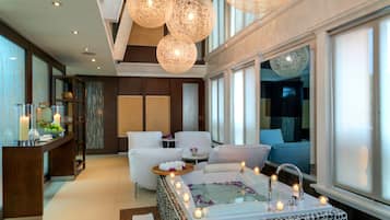 Couples treatment room(s), hot tub, steam room, Turkish bath/hammam