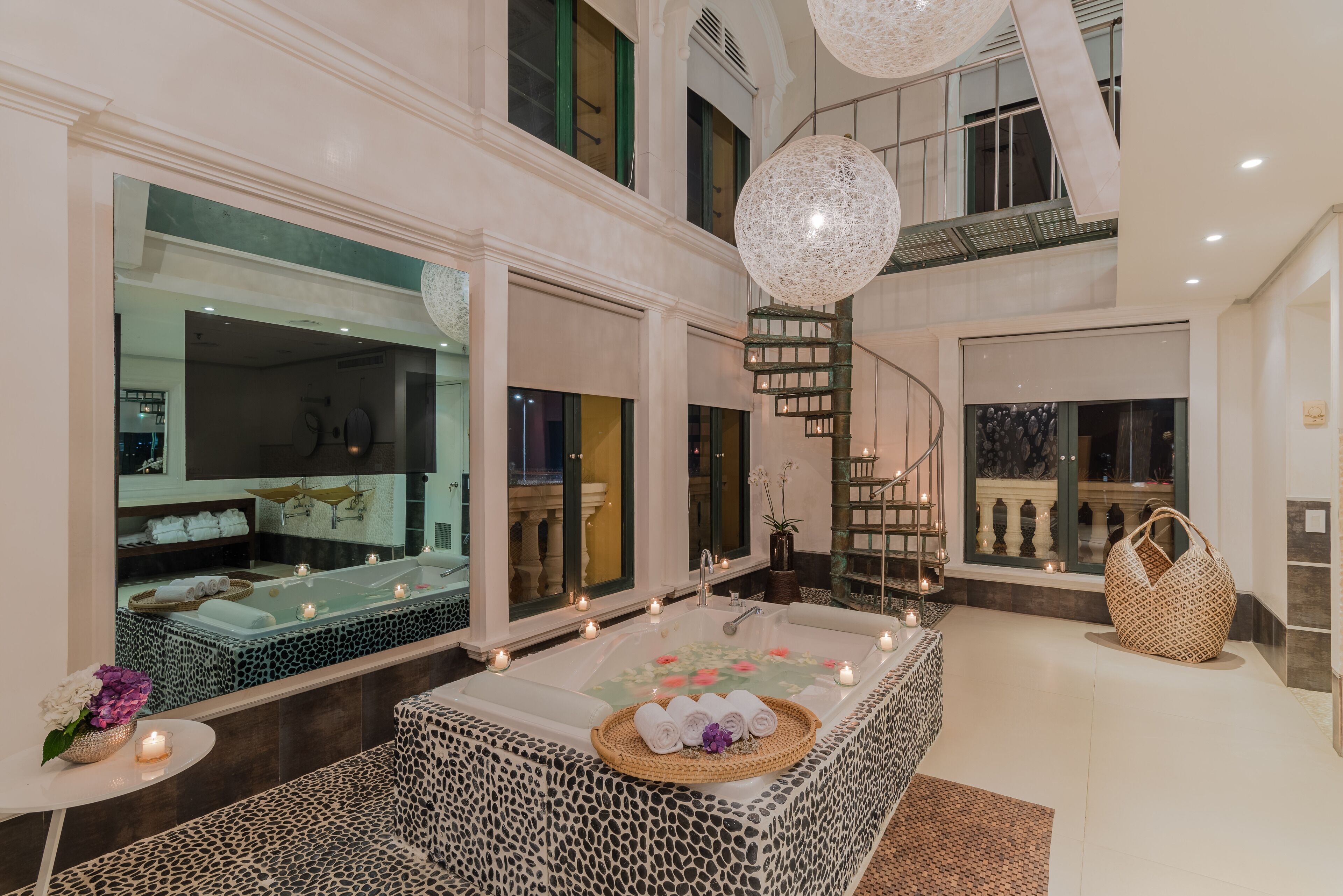 couples treatment room(s), hot tub, steam room, turkish bath/hammam