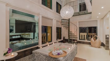 Couples treatment rooms, hot tub, steam room, Turkish bath