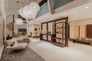 Couples treatment rooms, hot tub, steam room, Turkish bath
